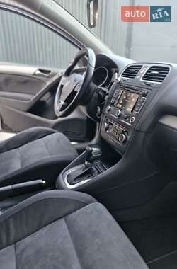 Хэтчбек Volkswagen Golf 2010 в 