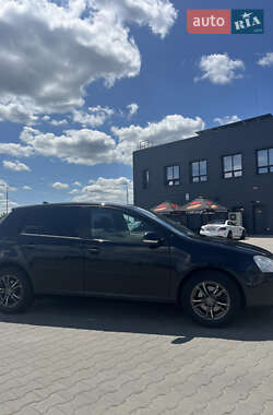 Хэтчбек Volkswagen Golf 2006 в 
