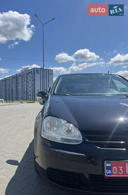 Хэтчбек Volkswagen Golf 2006 в 