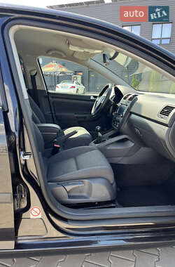 Хэтчбек Volkswagen Golf 2006 в 