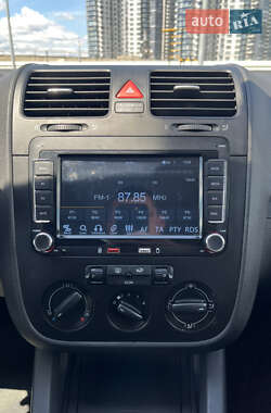 Хэтчбек Volkswagen Golf 2006 в 
