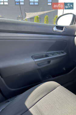 Хэтчбек Volkswagen Golf 2006 в 