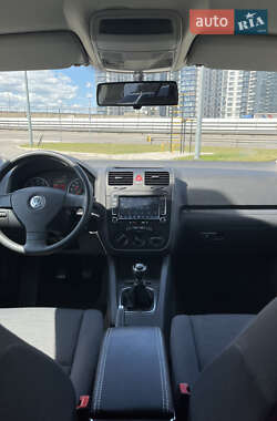 Хэтчбек Volkswagen Golf 2006 в 