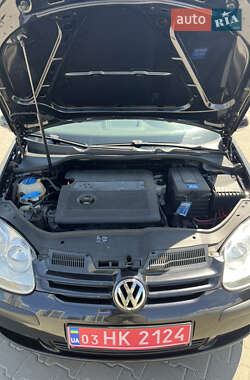 Хэтчбек Volkswagen Golf 2006 в 