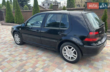 Хэтчбек Volkswagen Golf 2000 в 
