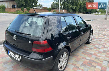 Хэтчбек Volkswagen Golf 2000 в 