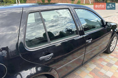 Хэтчбек Volkswagen Golf 2000 в 