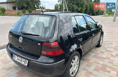Хэтчбек Volkswagen Golf 2000 в 