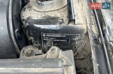 Хэтчбек Volkswagen Golf 2000 в 