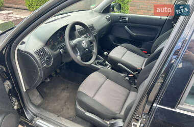 Хэтчбек Volkswagen Golf 2000 в 