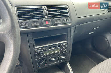 Хэтчбек Volkswagen Golf 2000 в 