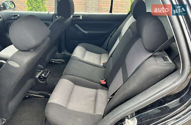 Хэтчбек Volkswagen Golf 2000 в 
