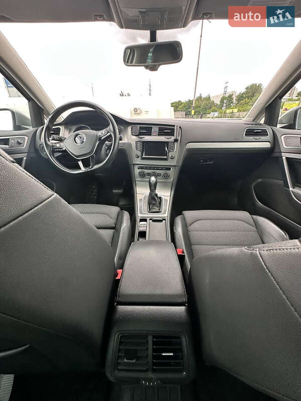 Универсал Volkswagen Golf 2014 в Киеве