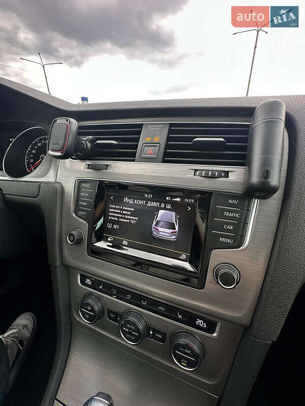 Универсал Volkswagen Golf 2014 в Киеве