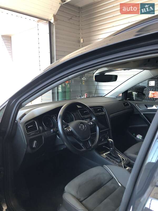 Универсал Volkswagen Golf 2018 в Одессе