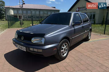 Хэтчбек Volkswagen Golf 1996 в Стрые