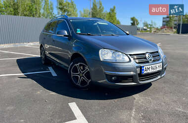 Універсал Volkswagen Golf 2009 в Житомирі