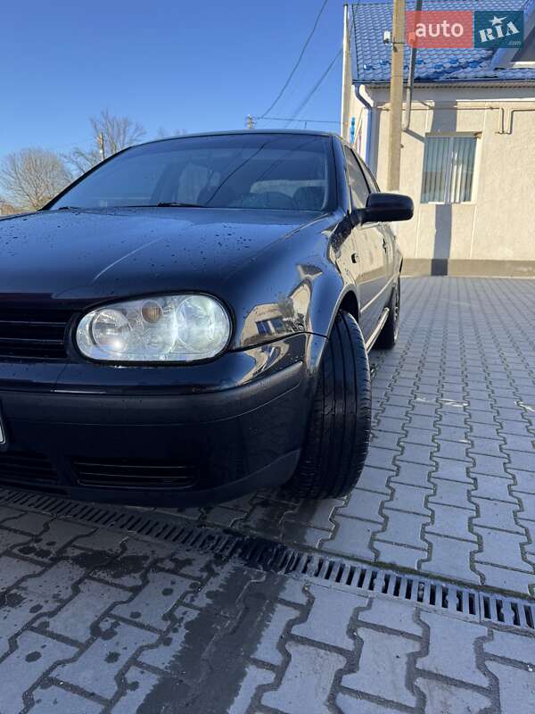 Хэтчбек Volkswagen Golf 2001 в Черновцах