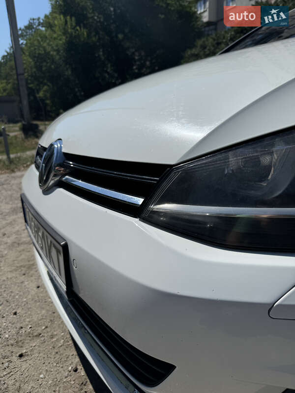 Хетчбек Volkswagen Golf 2013 в Харкові