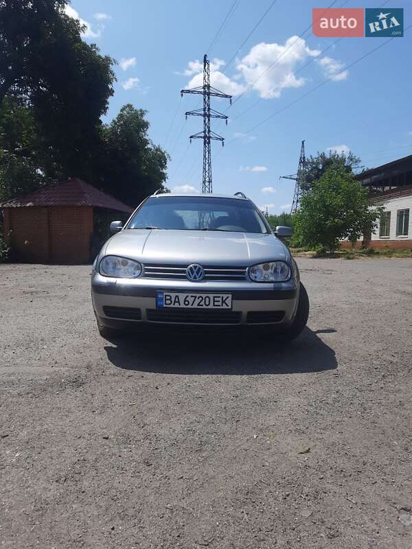 Универсал Volkswagen Golf 2002 в Знаменке