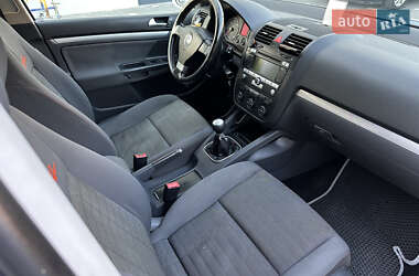Хэтчбек Volkswagen Golf 2006 в 