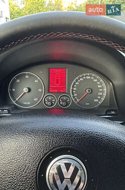 Хэтчбек Volkswagen Golf 2006 в 