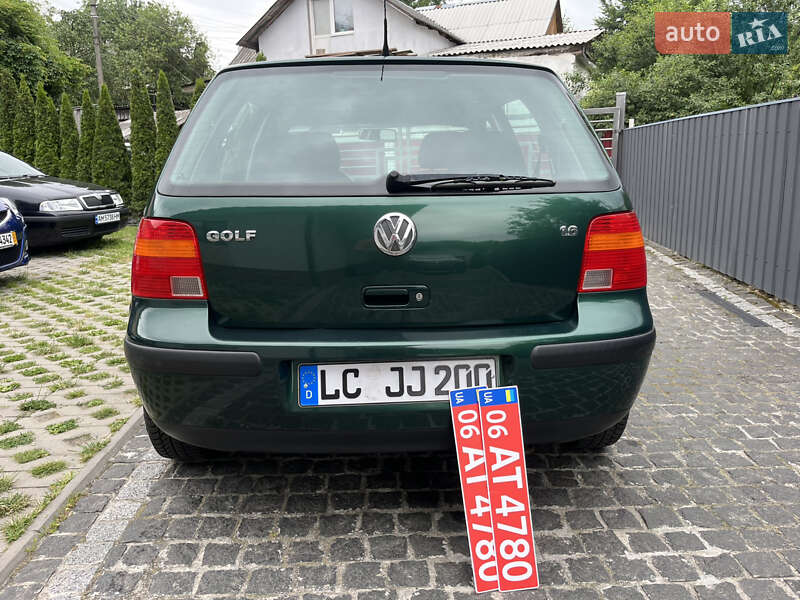 Хетчбек Volkswagen Golf 2000 в Звягелі