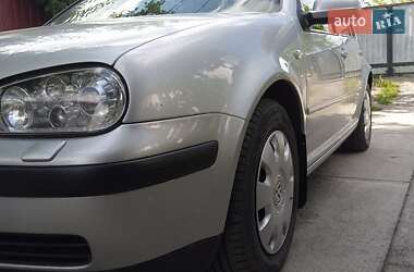 Хетчбек Volkswagen Golf 2003 в 