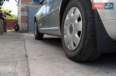 Хетчбек Volkswagen Golf 2003 в 
