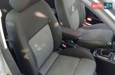 Хетчбек Volkswagen Golf 2003 в 