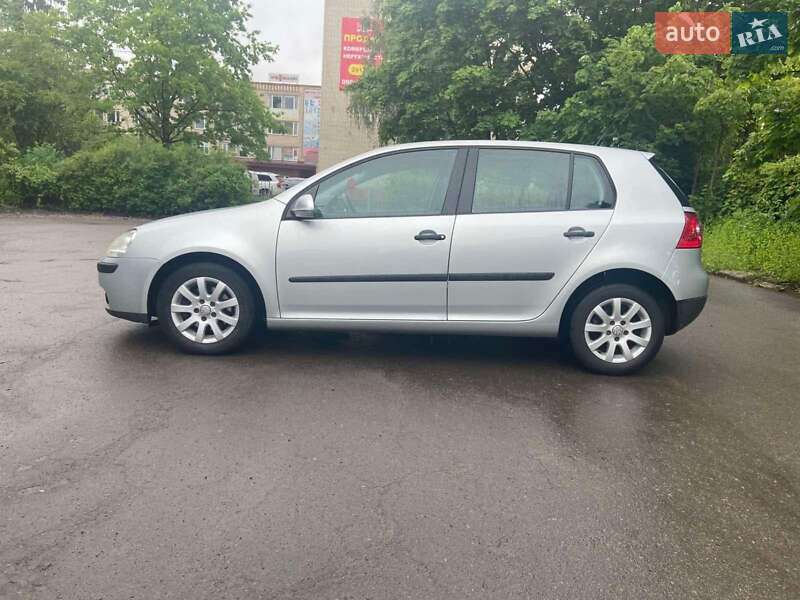 Хэтчбек Volkswagen Golf 2009 в Киеве