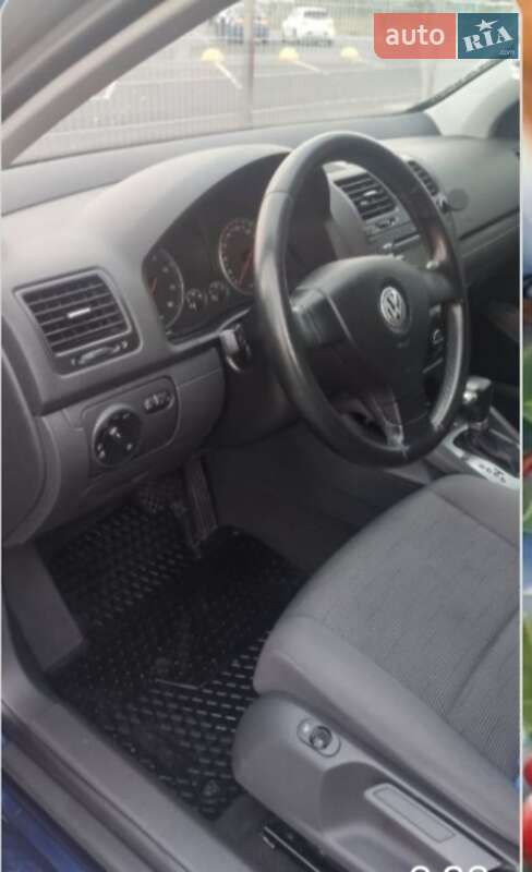 Хэтчбек Volkswagen Golf 2006 в Лохвице