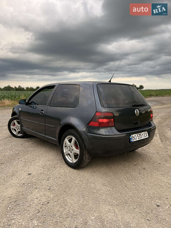 Хетчбек Volkswagen Golf 2001 в Чорткові