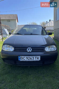 Хетчбек Volkswagen Golf 2002 в Самборі