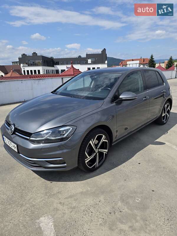 Хэтчбек Volkswagen Golf 2017 в Мукачево