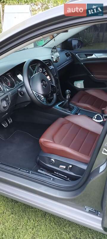 Универсал Volkswagen Golf 2014 в Вишневом