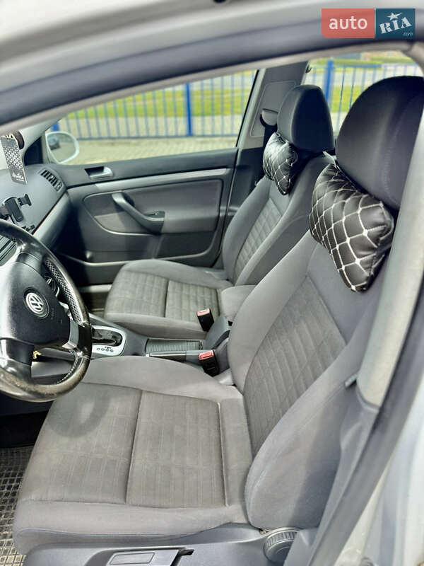 Хетчбек Volkswagen Golf 2006 в Славуті