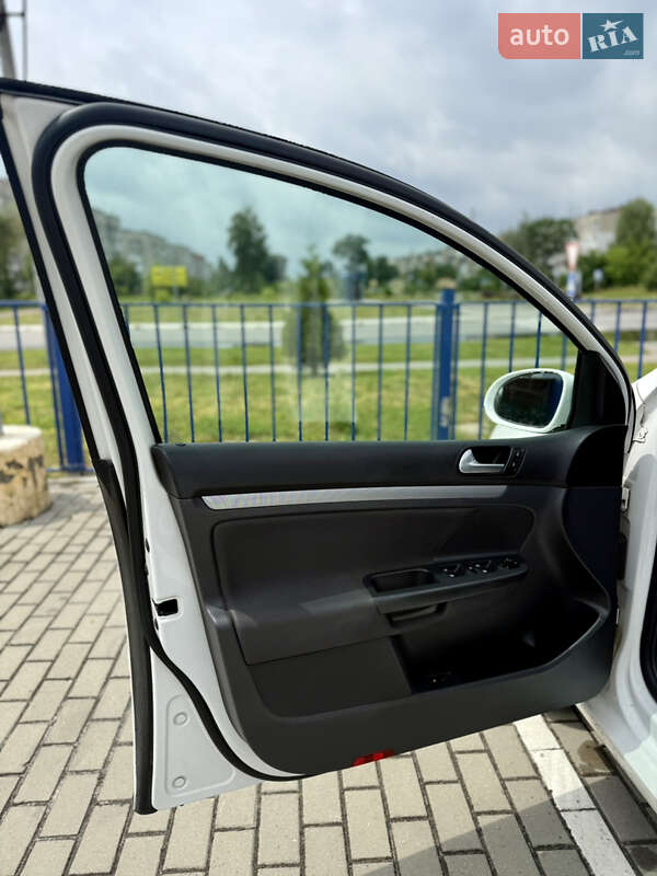 Хетчбек Volkswagen Golf 2006 в Славуті