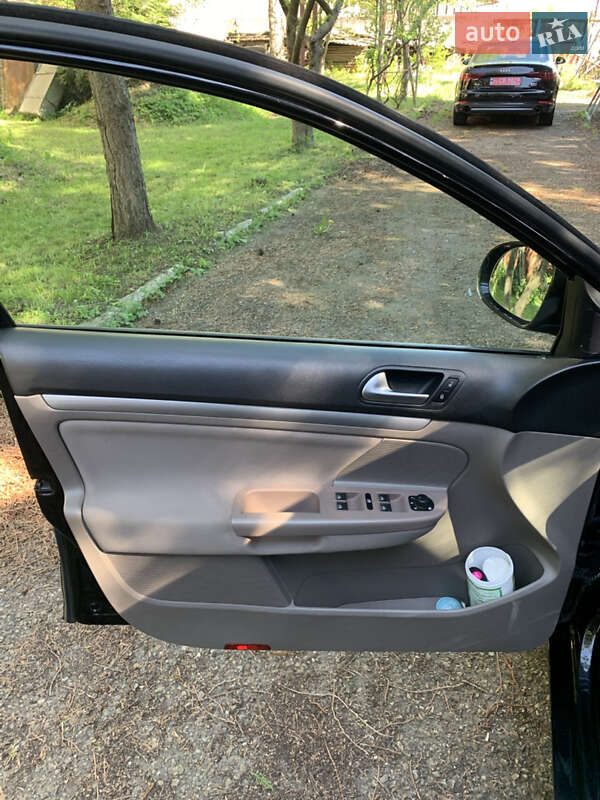 Універсал Volkswagen Golf 2013 в Самборі