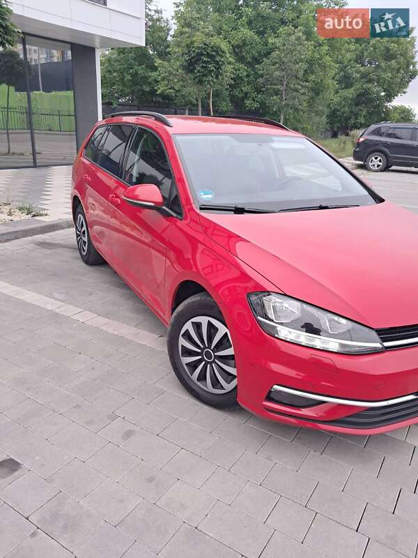 Универсал Volkswagen Golf 2019 в Ивано-Франковске