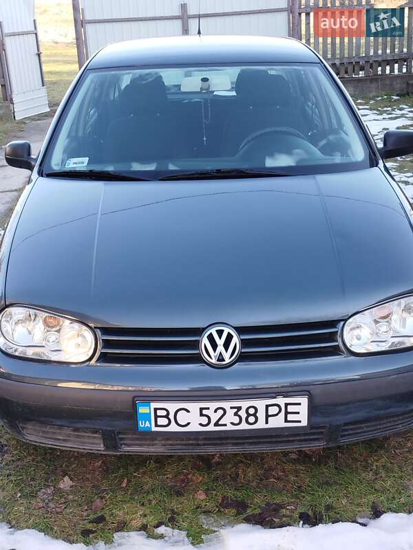 Хэтчбек Volkswagen Golf 2001 в Глинянах