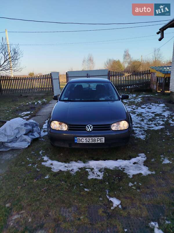 Хэтчбек Volkswagen Golf 2001 в Глинянах