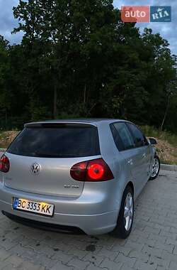Хетчбек Volkswagen Golf 2003 в Оброшине