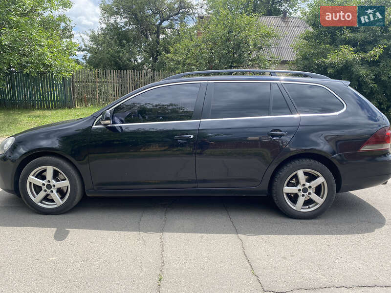 Універсал Volkswagen Golf 2011 в Дніпрі