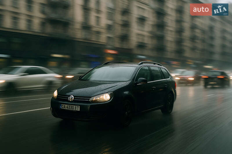Універсал Volkswagen Golf 2011 в Дніпрі