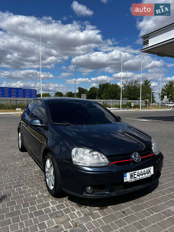 Хетчбек Volkswagen Golf 2006 в Миколаєві