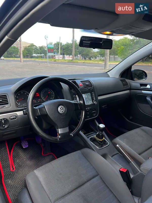 Хетчбек Volkswagen Golf 2006 в Миколаєві