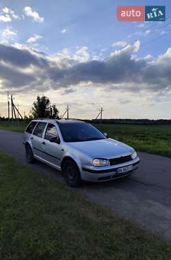 Універсал Volkswagen Golf 2002 в Зорі