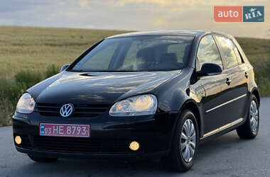 Хетчбек Volkswagen Golf 2004 в Рівному