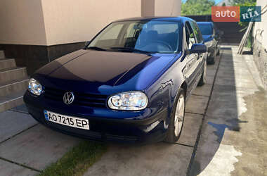 Хетчбек Volkswagen Golf 2000 в Новому Селі